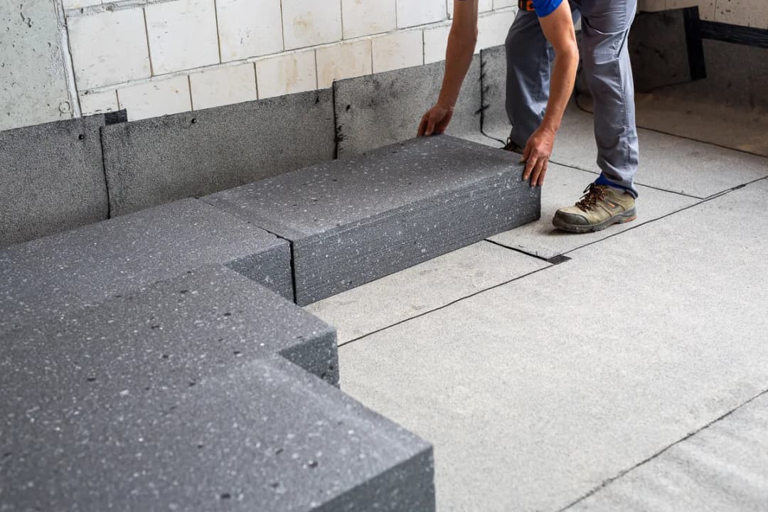Jak układać styropian na podłodze, by zapewnić idealną izolację?