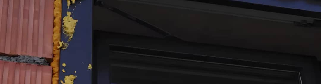 Skuteczne sposoby na zmycie pianki montażowej z blachy bez uszkodzeń