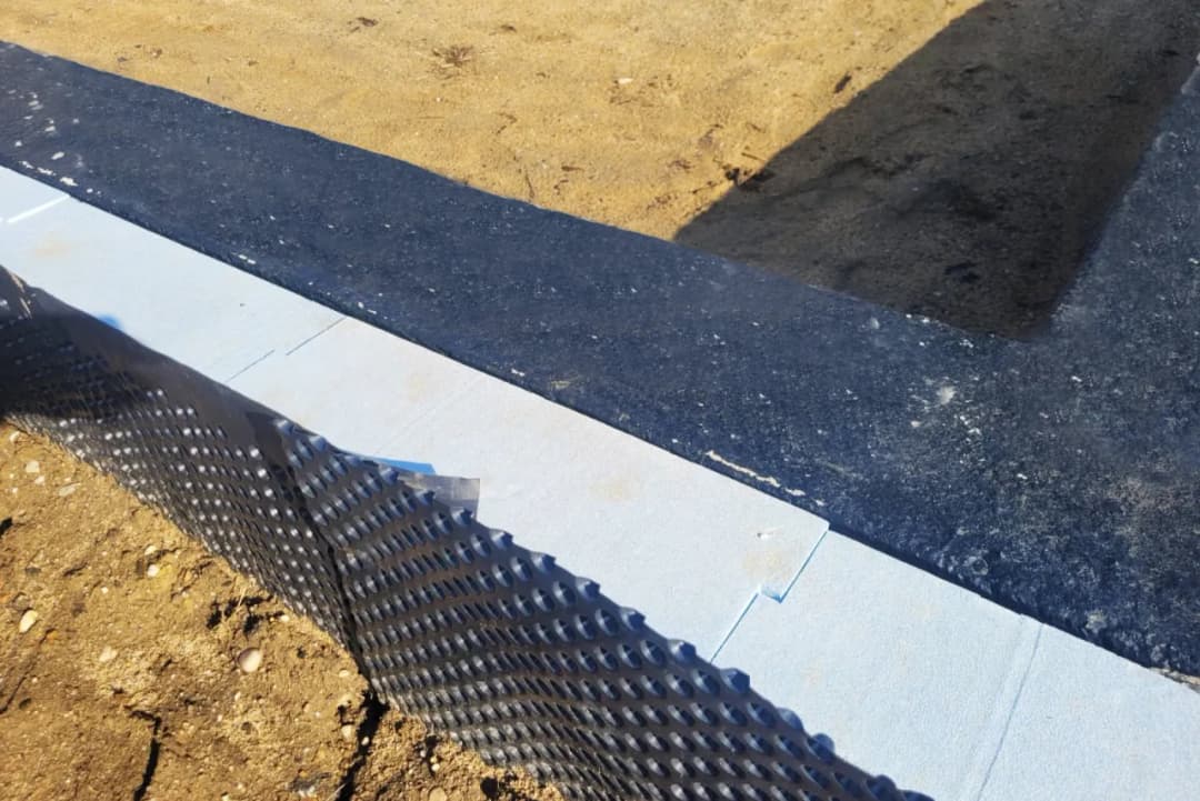 Jaki styropian na fundament? Kluczowe właściwości i wybór materiałów