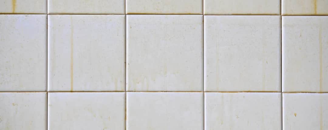 Skuteczne sposoby na czyszczenie bardzo brudnej terakoty bez uszkodzeń Skuteczne sposoby na czyszczenie bardzo brudnej terakoty bez uszkodzeń