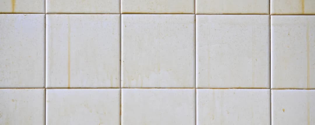 Skuteczne sposoby na czyszczenie bardzo brudnej terakoty bez uszkodzeń Skuteczne sposoby na czyszczenie bardzo brudnej terakoty bez uszkodzeń