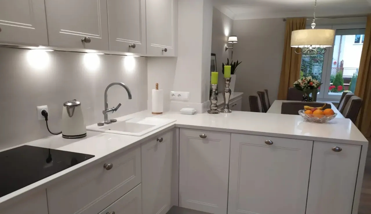 Konglomerat granitowy blat - idealne rozwiązanie do nowoczesnej kuchni