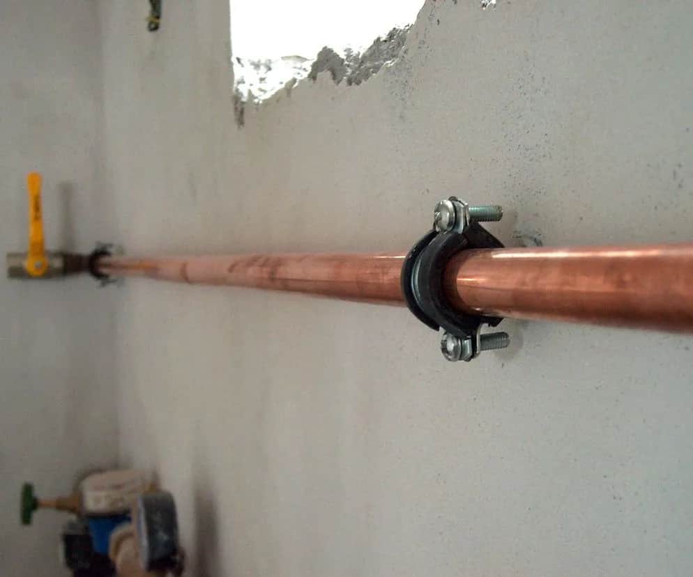 Czy można zabudować rury gazowe? Zasady, wymagania i praktyczne porady