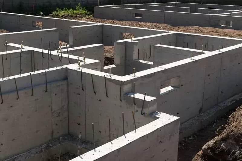 Ile kosztuje budowa fundamentów? Kluczowe czynniki wpływające na ceny