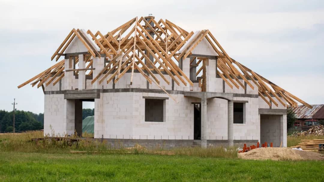 Ile kosztuje zbudowanie domu 120 m²? Poznaj ukryte wydatki i oszczędności