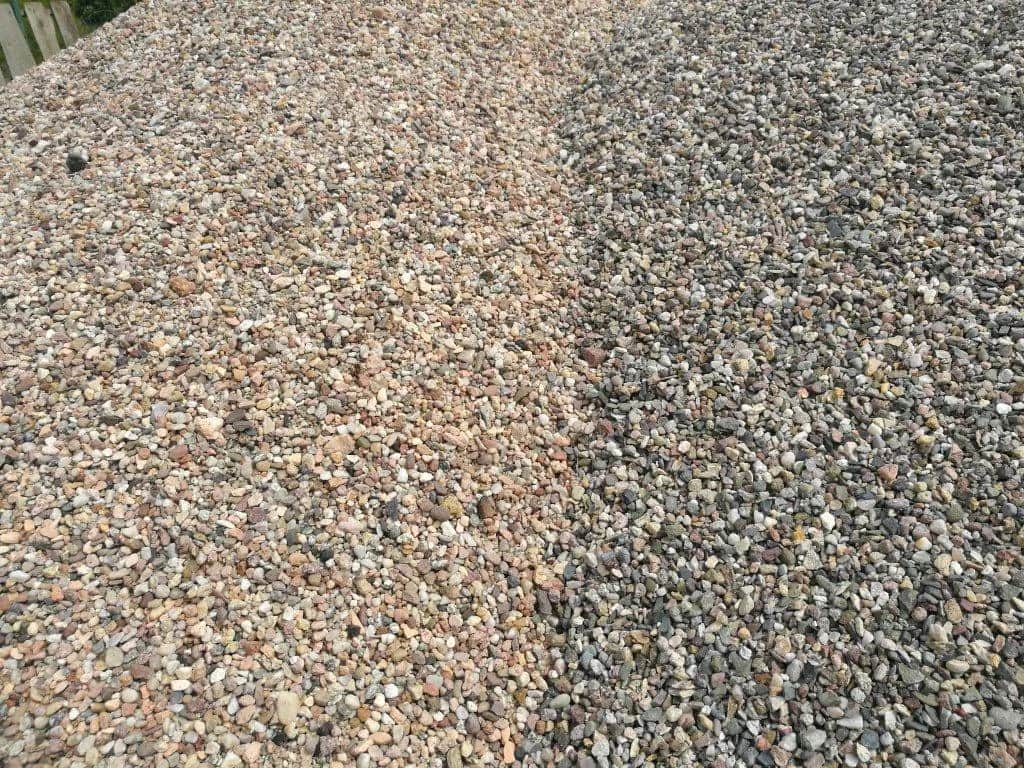 Jak przeliczyć tonę żwiru na kubiki? Prosty sposób na dokładne obliczenia