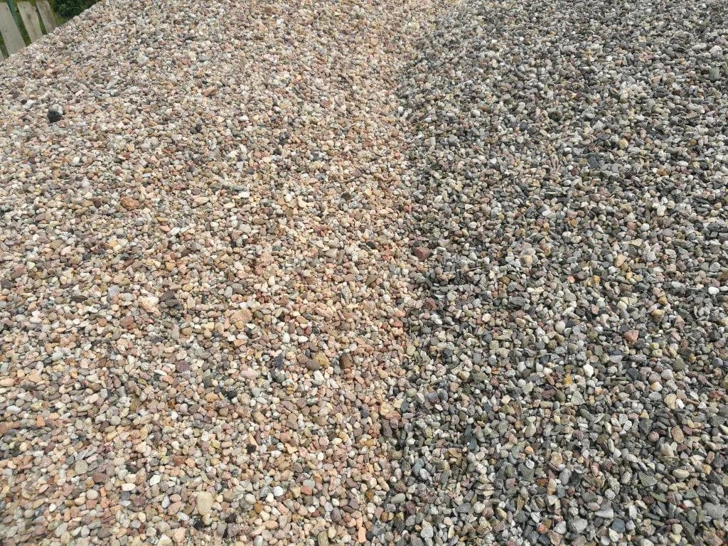 Jak przeliczyć tonę żwiru na kubiki? Prosty sposób na dokładne obliczenia