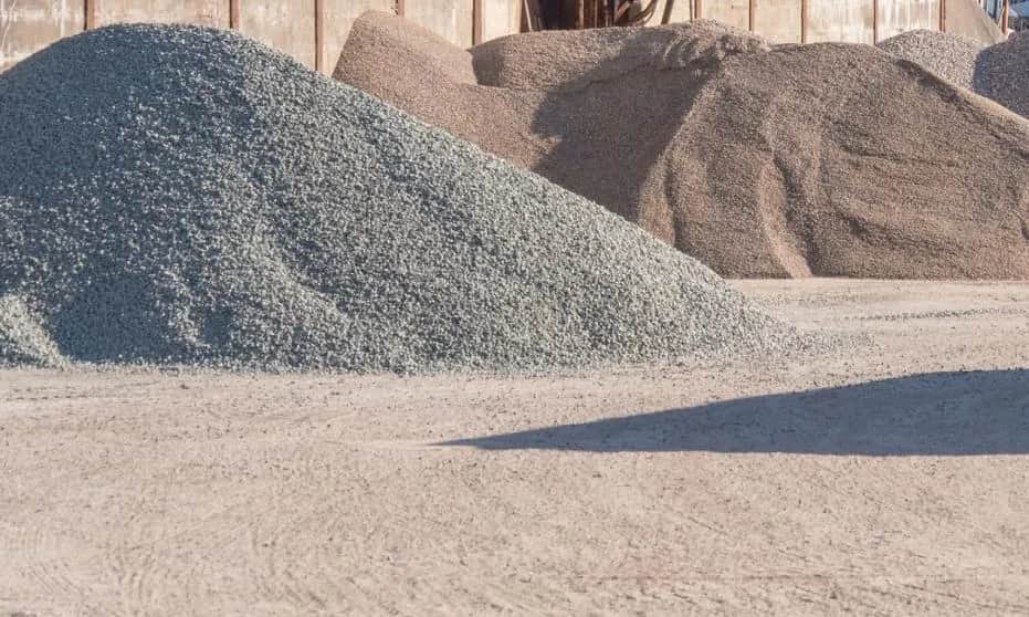 Co to jest żwir? Definicja, rodzaje i praktyczne zastosowania w budownictwie i ogrodnictwie