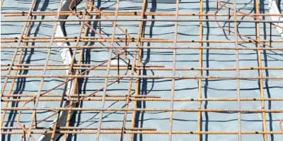 Dystansy pod zbrojenie: jak wybrać i zastosować, by uniknąć błędów w budowie