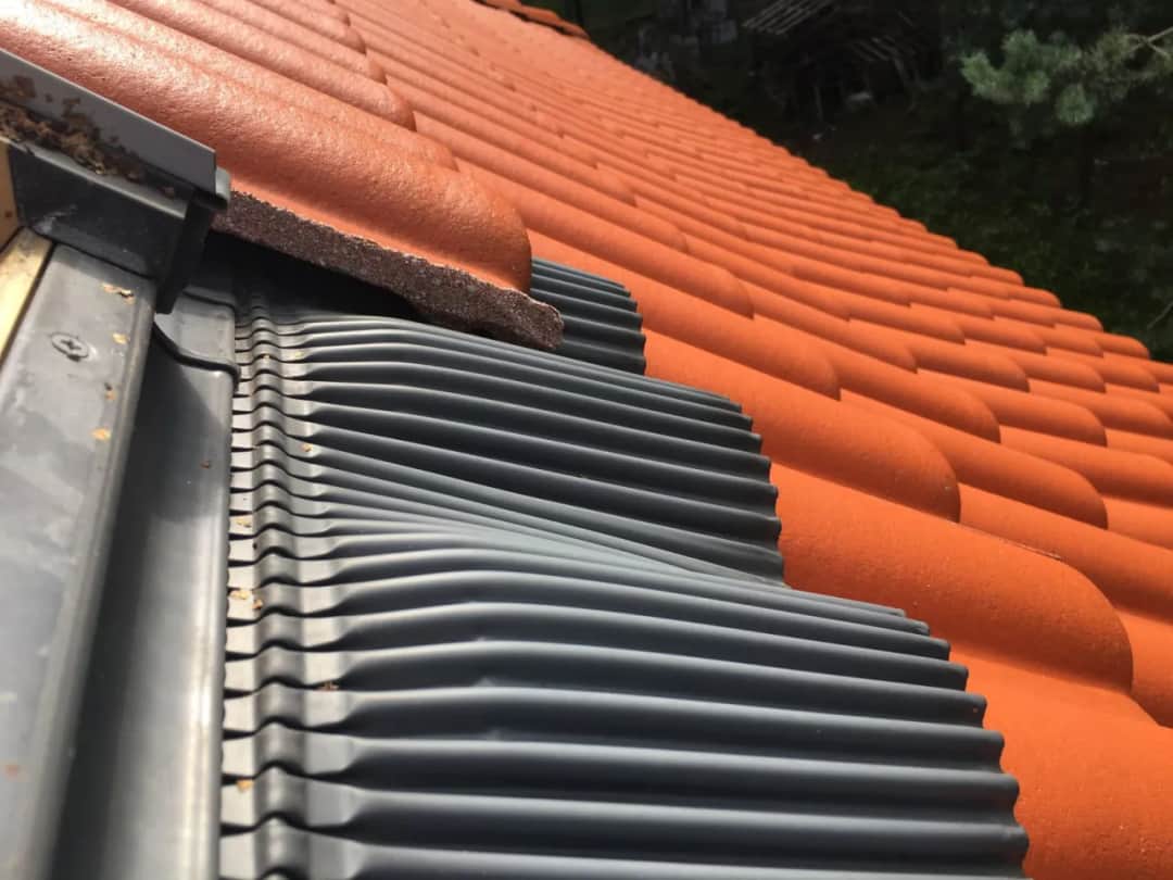 Fartuch okna dachowego - klucz do szczelności i trwałości dachu