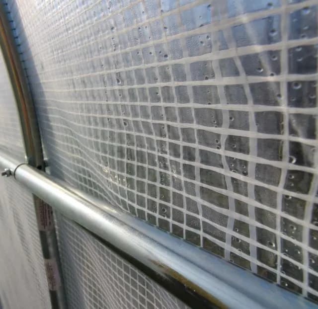 Folia tunelowa zbrojona – właściwości, zastosowanie i porady montażowe dla rolników