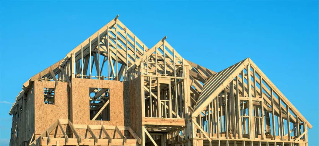 Jak połączyć dwa dachy dwuspadowe, unikając najczęstszych błędów