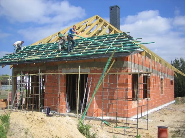 Koszt budowy domu parterowego 150 m²: ile naprawdę musisz zapłacić?