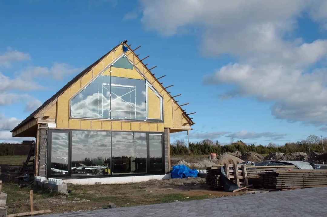 Ile kosztuje murarz przy budowie domu? Zaskakujące wydatki, które musisz znać