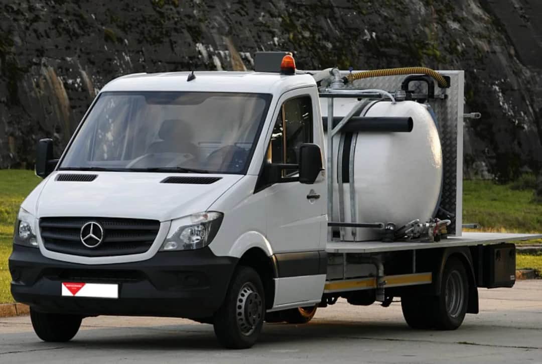 Ile kosztuje zabudowa asenizacyjna? Ceny, czynniki i przykłady pojazdów