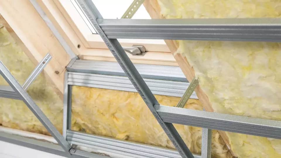 Jak skutecznie ocieplić okno na poddaszu: krok po kroku