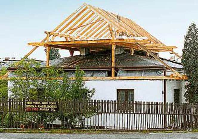 Nadbudowa domu z drewnianym stropem: koszty, techniki i formalności